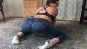 Facesitting & Asslicking For A Perv Watching Me Do Yoga In My Leggings